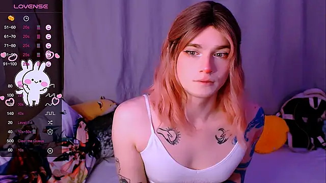 Snapshot of Alice_Hells chatting on 11-25-25, 03:28 Alice Hells online show from 11-25-25, 03:28