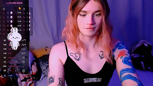 Snapshot of Alice_Hells chatting on 12-15-25, 05:12 Alice Hells online show from 12-15-25, 05:12