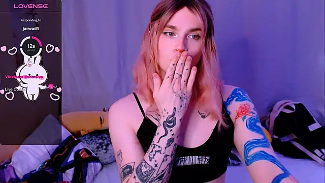 Snapshot of Alice_Hells chatting on 02-13-26, 06:42 Alice Hells online show from 02-13-26, 06:42