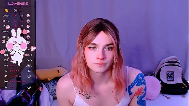 Snapshot of Alice_Hells chatting on 02-18-26, 06:42 Alice Hells online show from 02-18-26, 06:42