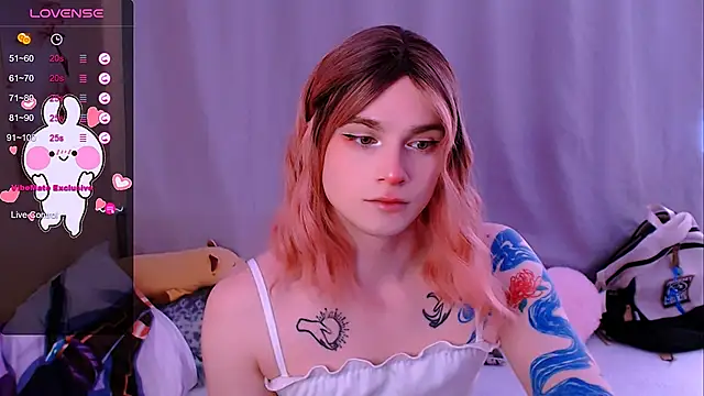 Snapshot of Alice_Hells chatting on 02-20-26, 07:54 Alice Hells online show from 02-20-26, 07:54