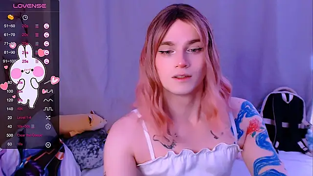 Snapshot of Alice_Hells chatting on 03-08-26, 08:07 Alice Hells online show from 03-08-26, 08:07