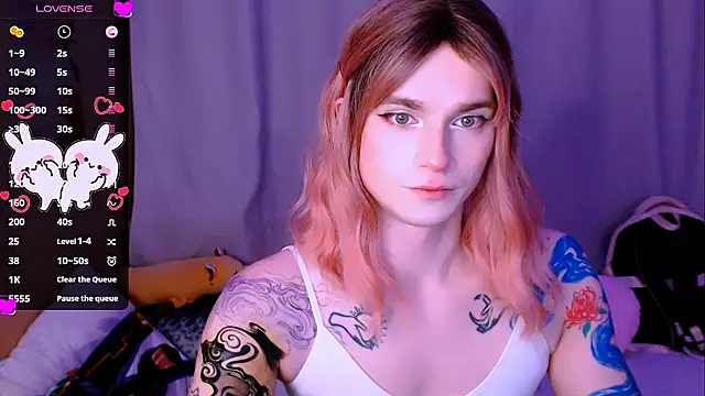 Snapshot of Alice_Hells chatting on 04-04-26, 05:43 Alice Hells online show from 04-04-26, 05:43