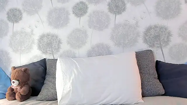 Snapshot of EngelFugler chatting on 01-28-25, 03:35 EngelFugler online show from 01-28-25, 03:35