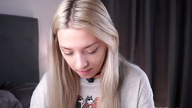 Snapshot of EngelFugler chatting on 09-12-25, 11:10 EngelFugler online show from 09-12-25, 11:10