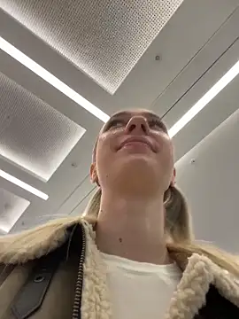 Lia  Love online show from 10-08-25, 12:25