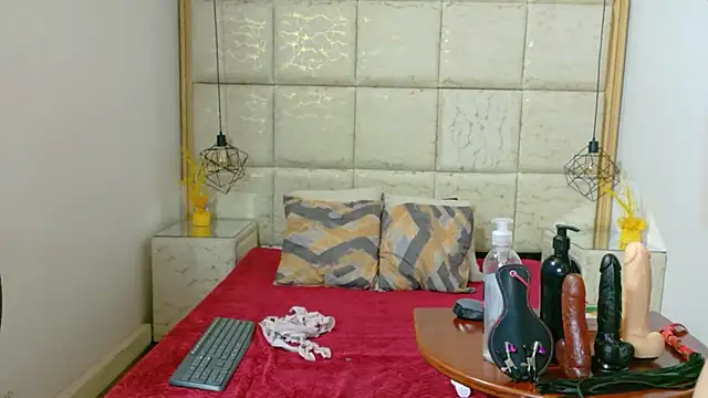 Snapshot of danna_flame chatting on 11-27-25, 08:33 danna flame online show from 11-27-25, 08:33