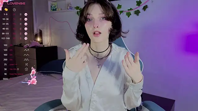 Snapshot of Sweet_Paradox chatting on 10-10-25, 08:41 Sweet Paradox online show from 10-10-25, 08:41