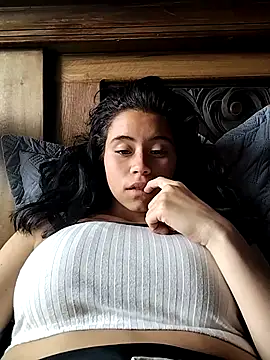 Snapshot of Alexandra_65 chatting on 10-28-25, 03:47 Alexandra 65 online show from 10-28-25, 03:47