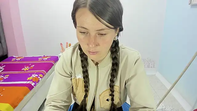 Snapshot of lauren_rios7 chatting on 10-18-25, 02:40 lauren rios7 online show from 10-18-25, 02:40