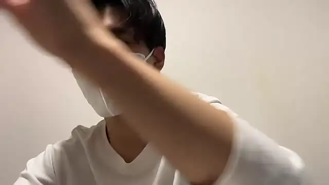 Snapshot of Lio_kun chatting on 10-27-25, 01:04 Lio kun online show from 10-27-25, 01:04