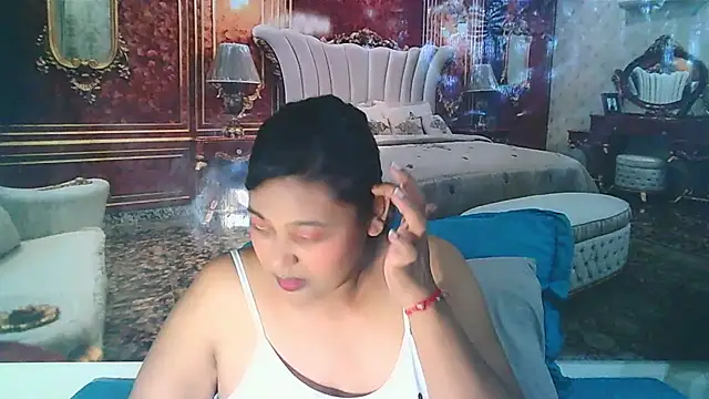 Snapshot of IndianYummy chatting on 12-12-24, 06:03 IndianYummy online show from 12-12-24, 06:03