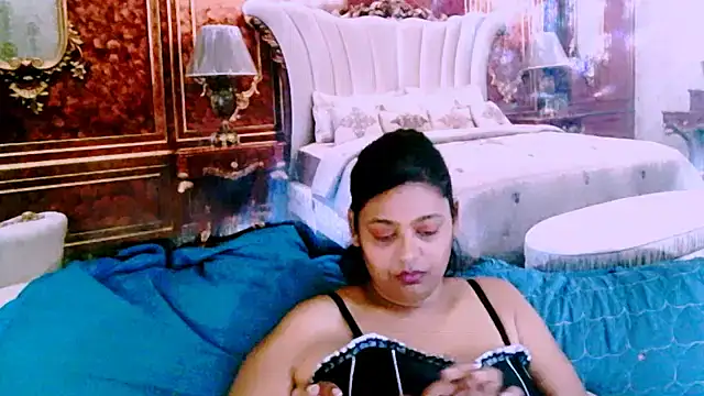Snapshot of IndianYummy chatting on 12-15-24, 02:41 IndianYummy online show from 12-15-24, 02:41