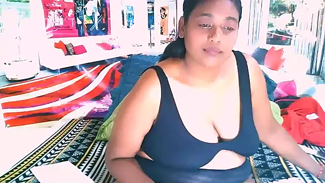 Snapshot of IndianYummy chatting on 02-17-25, 11:44 IndianYummy online show from 02-17-25, 11:44