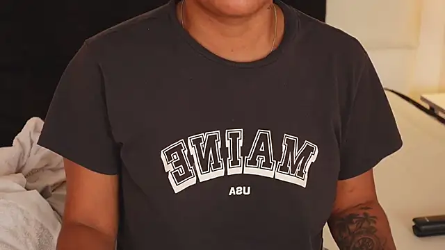 IzzyyBeelmonth online show from 12-22-24, 07:31