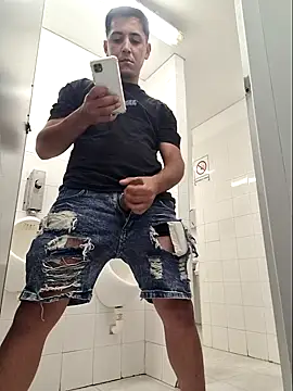 Snapshot of Martinhub-69 chatting on 11-27-25, 09:39 Martinhub-69 online show from 11-27-25, 09:39