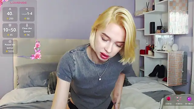 White Lioness online show from 10-21-25, 03:13