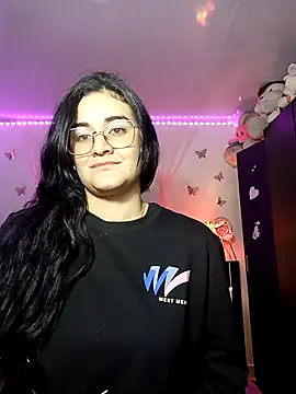 Snapshot of Hanna_Kinsley chatting on 01-04-25, 03:29 Hanna Kinsley online show from 01-04-25, 03:29