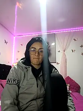 Snapshot of Hanna_Kinsley chatting on 03-19-25, 02:16 Hanna Kinsley online show from 03-19-25, 02:16