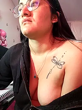 Snapshot of Hanna_Kinsley chatting on 09-26-25, 04:11 Hanna Kinsley online show from 09-26-25, 04:11