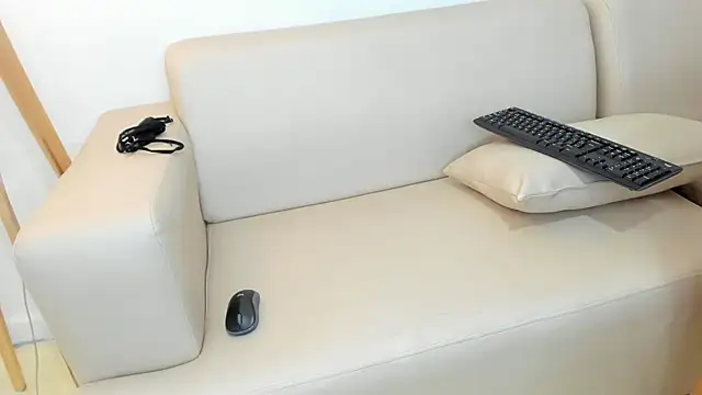 naomiii   online show from 12-21-24, 10:40