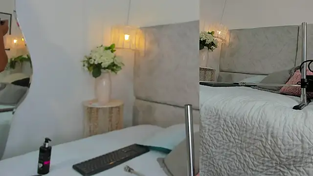 naomiii   online show from 11-14-25, 11:53