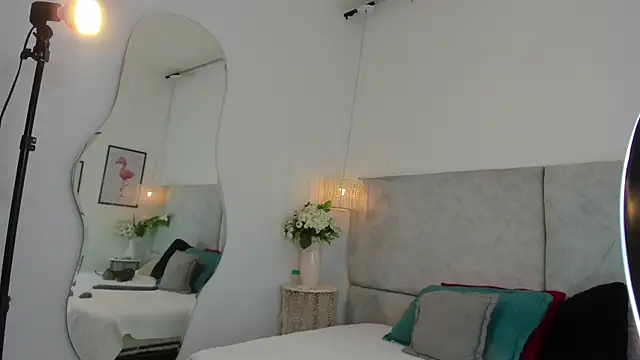 naomiii   online show from 11-15-25, 11:40