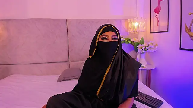 naomiii   online show from 11-17-25, 12:00