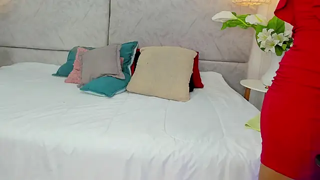 naomiii   online show from 12-02-25, 11:37