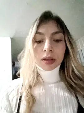 Snapshot of Karolgood3 chatting on 12-25-24, 05:48 Karolgood3 online show from 12-25-24, 05:48