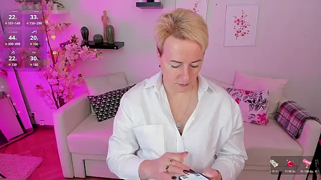 Snapshot of Nika_Smit chatting on 10-19-25, 05:19 Nika Smit online show from 10-19-25, 05:19