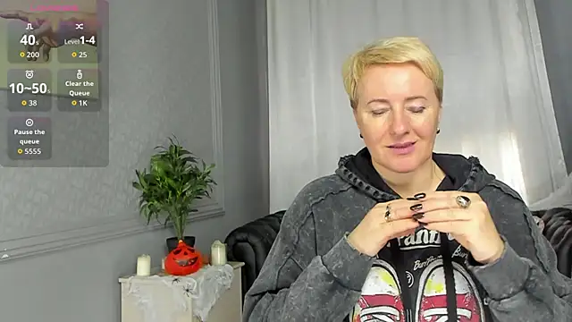 Snapshot of Nika_Smit chatting on 10-31-25, 10:16 Nika Smit online show from 10-31-25, 10:16