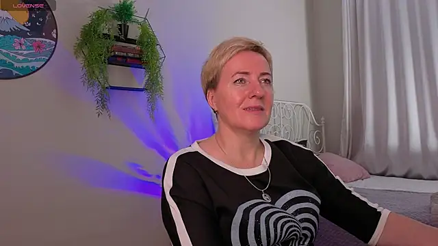 Snapshot of Nika_Smit chatting on 11-08-25, 05:18 Nika Smit online show from 11-08-25, 05:18