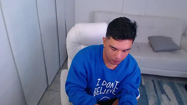 estebandelouis online show from 02-17-25, 03:20