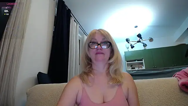 Blond Woman online show from 01-17-25, 08:33