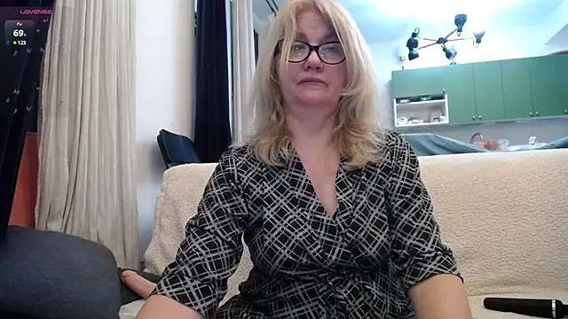 Blond Woman online show from 01-28-25, 09:19