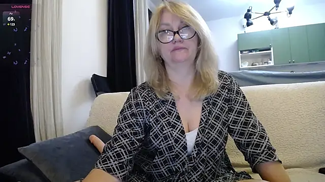 Blond Woman online show from 01-31-25, 09:16