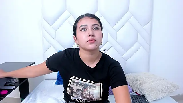 Snapshot of Analia18_ chatting on 11-14-25, 01:32 Analia18 online show from 11-14-25, 01:32