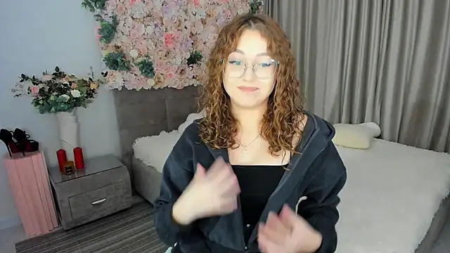 Snapshot of SereneFlame chatting on 10-12-25, 04:17 SereneFlame online show from 10-12-25, 04:17