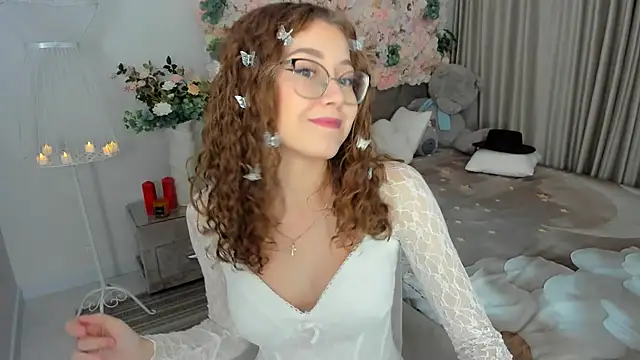 Snapshot of SereneFlame chatting on 10-24-25, 04:03 SereneFlame online show from 10-24-25, 04:03