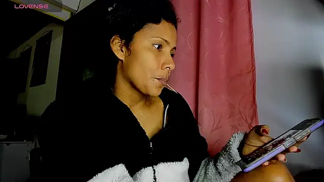 Snapshot of Nenita_Hot_ chatting on 09-17-25, 07:37 Nenita Hot online show from 09-17-25, 07:37