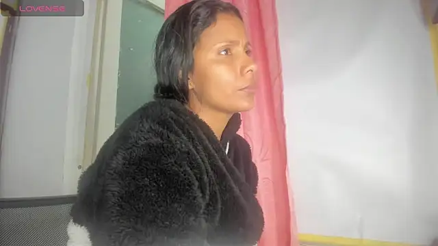 Snapshot of Nenita_Hot_ chatting on 11-12-25, 06:52 Nenita Hot online show from 11-12-25, 06:52