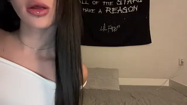 Snapshot of ur_molly chatting on 10-19-25, 03:34 ur molly online show from 10-19-25, 03:34