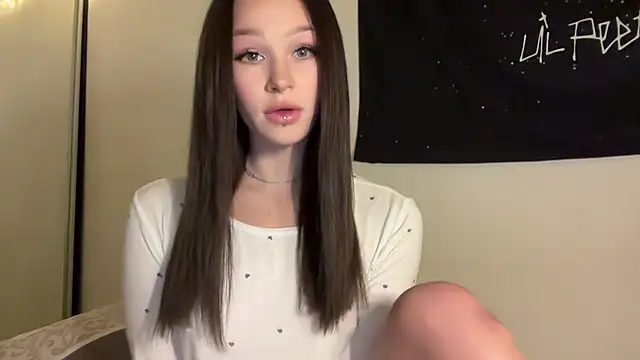 Snapshot of ur_molly chatting on 11-03-25, 01:34 ur molly online show from 11-03-25, 01:34