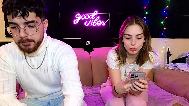 Snapshot of MrAndMrsSavage chatting on 12-15-24, 04:15 MrAndMrsSavage online show from 12-15-24, 04:15