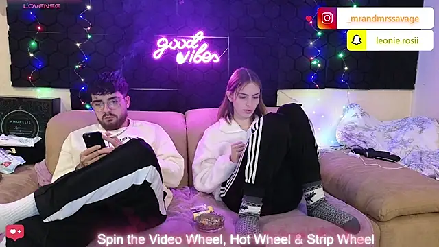 Snapshot of MrAndMrsSavage chatting on 12-20-24, 11:37 MrAndMrsSavage online show from 12-20-24, 11:37