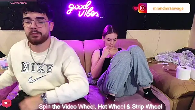 Snapshot of MrAndMrsSavage chatting on 01-04-25, 08:27 MrAndMrsSavage online show from 01-04-25, 08:27