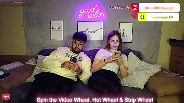 Snapshot of MrAndMrsSavage chatting on 01-12-25, 08:25 MrAndMrsSavage online show from 01-12-25, 08:25