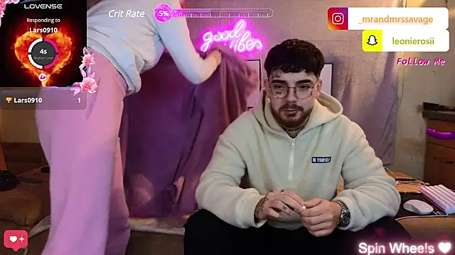 Snapshot of MrAndMrsSavage chatting on 01-31-25, 02:49 MrAndMrsSavage online show from 01-31-25, 02:49