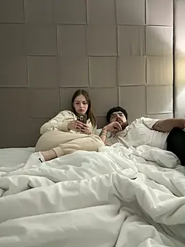 Snapshot of MrAndMrsSavage chatting on 03-22-25, 09:10 MrAndMrsSavage online show from 03-22-25, 09:10